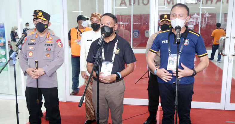Kapolri Menyaksikan Prokes Diterapkan Ketat ke Stadion Manahan Solo