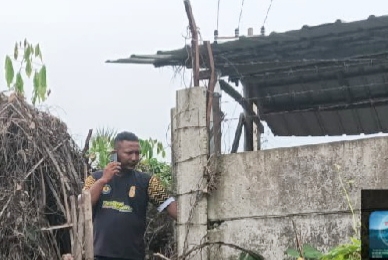 Tembok yang melanggar IMB dengan mengambil badan jalan 