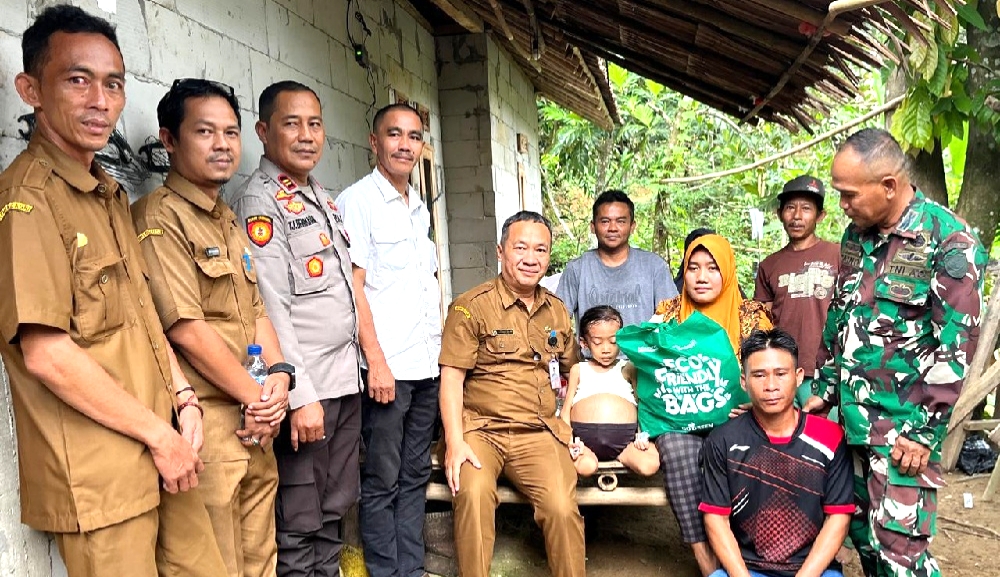 Muspika Leuwidamar Tinjau Bocah 6 Tahun Penderita Leukemia 