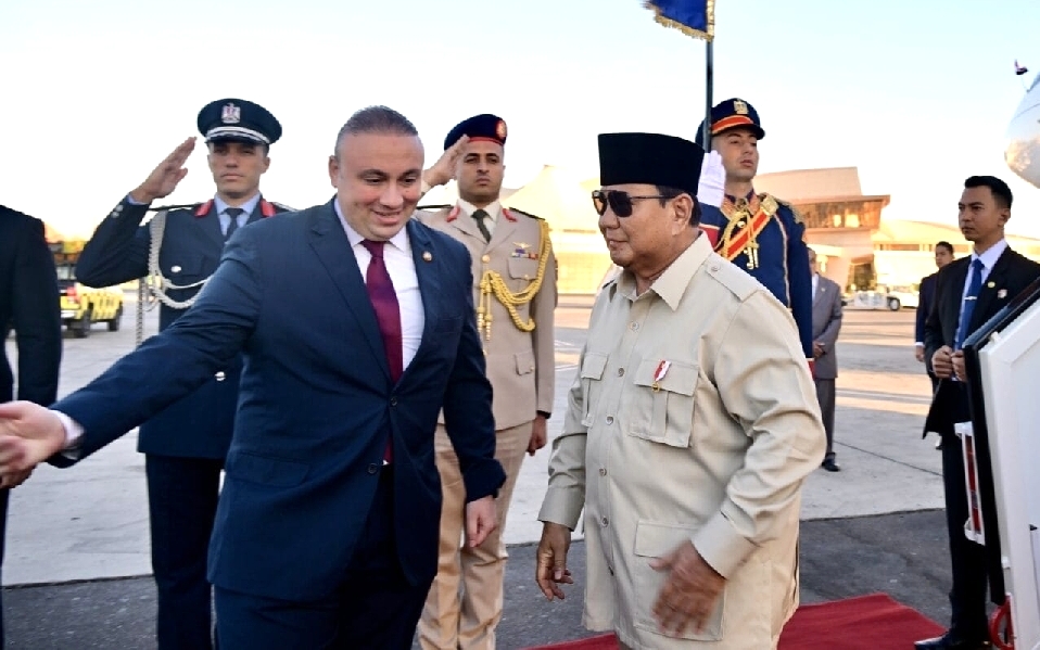 Presiden RI, Prabowo Subianto tiba di Bandara Internasional Sharm El-Sheikh, Republik Arab Mesir, Senin (13/10/2025). (Foto: Biro Pers Sekretariat Presiden)
