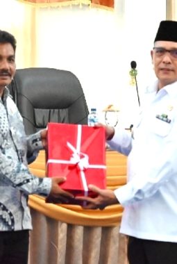 Pemkab Tapteng Raih Opini WTP 2025, Wabup Serahkan Ranperda Pertanggungjawaban APBD ke DPRD