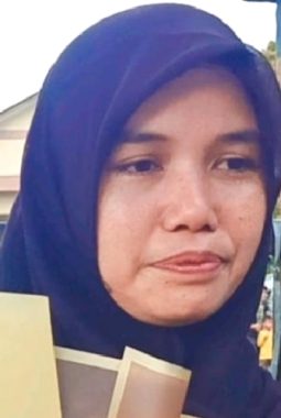 Jejak Ketulusan Bu Neti: Guru Pejalan Kaki yang Mengajar dengan Hati di Pelosok Lebak