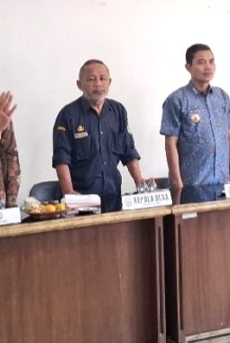 Kapolsek Cikijing Hadiri Pelantikan dan Pengambilan Sumpah Perangkat Desa Cikijing