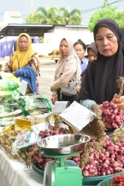 Pemkab Tapanuli Tengah menggelar Gerakan Pasar Murah di Pandan untuk menekan inflasi,