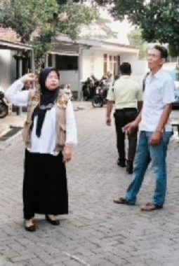 Tampar Pelaku Usaha Bandel, Kelurahan Adiarsa Timur, Grebek Jalanan Demi Merah Putih