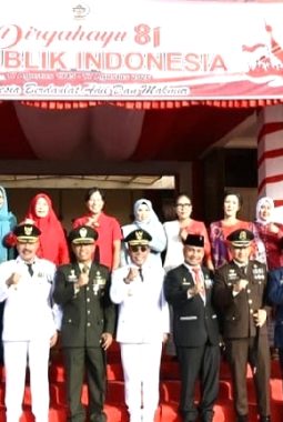 Wakil Bupati Tapteng Pimpin Upacara Penurunan Bendera HUT ke-81 RI, Berjalan Khidmat di Pandan