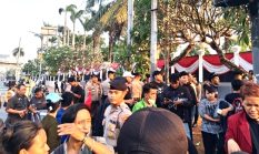 Kawal Demo di DPR RI, Polisi Kedepankan Sikap Humanis dan Bagi Makanan Ringan
