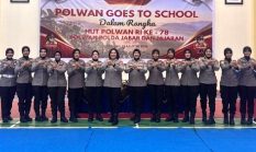 Tangkal Kekerasan Remaja, Polwan Polda Jabar Sosialisasi Program Rise and Speak di SMAN 8 Bandung