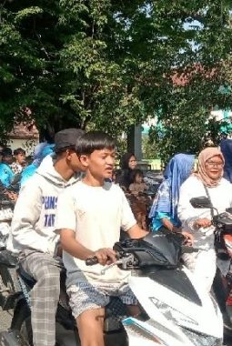 Pawai Kampanye Calon Nomor Urut 1 Rofi Alawi Berjalan Lancar, Ribuan Warga Bojongsari Antusias