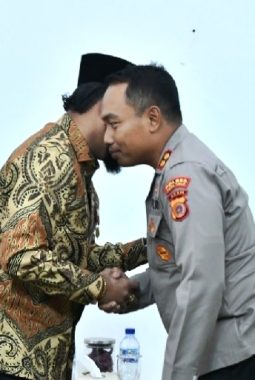 Awali Tugas, Kapolres Aceh Timur AKBP Aris Cai Sambangi Bupati Al-Farlaky