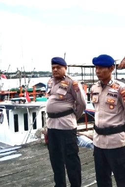 Patroli Sambang Nelayan, Satpolairud Polres Langkat Imbau Waspada Cuaca Ekstrem