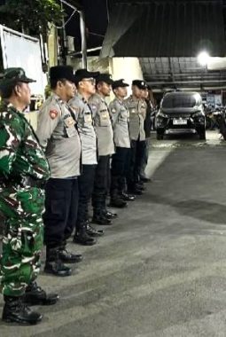 Antisipasi Kejahatan Malam Akhir Pekan, Polsek Cikijing dan Koramil Gelar Apel KRYD