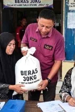 Kepala Desa Pelawi Selatan, M. Rizal Menjaga Asa Ketahanan Pangan dari Pelawi Selatan