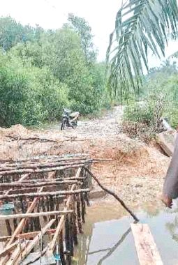 Pastikan Pembangunan Berjalan Aman, Polsek Pangkalan Susu Monitor Jembatan Merah Putih