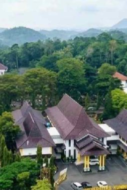 Sinergi Polri dan Akademisi: Kapolres Kuningan Bekali Mahasiswa Baru UNIKU Nilai Integritas