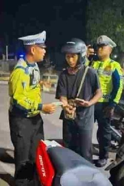 Patroli Gabungan Polresta Cirebon Sita 176 Botol Miras dan 39 Knalpot Brong